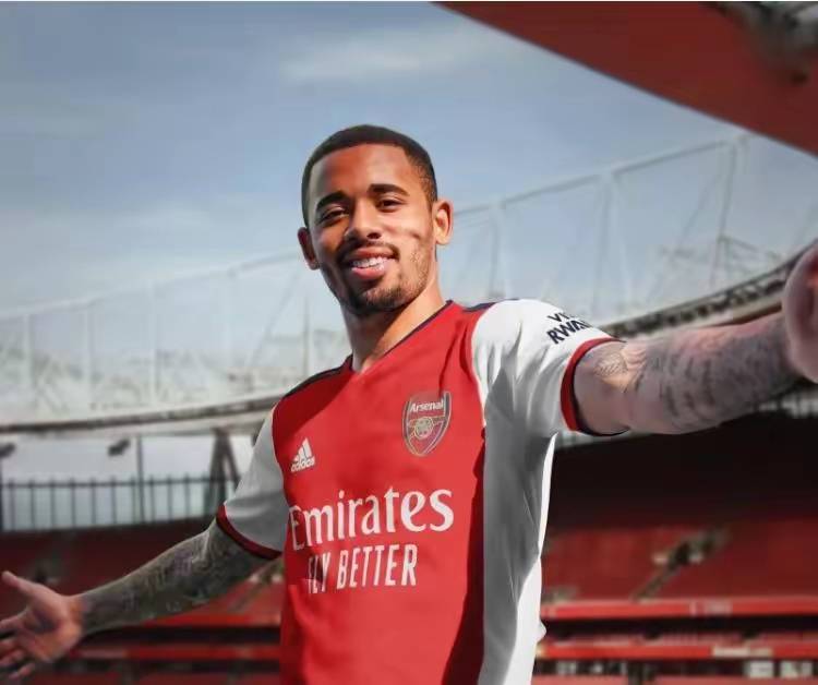 阿森纳争冠路遇红灯！阿尔特塔保守酿苦果，枪手或重蹈覆辙四大皆空